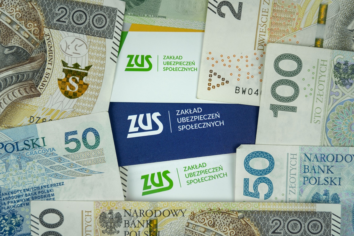 Sierpniowe emerytury będą wypłacone już w lipcu. Wcześniej wypłaty mogą spodziewać się także emeryci otrzymujący świadczenie 15. dnia miesiąca