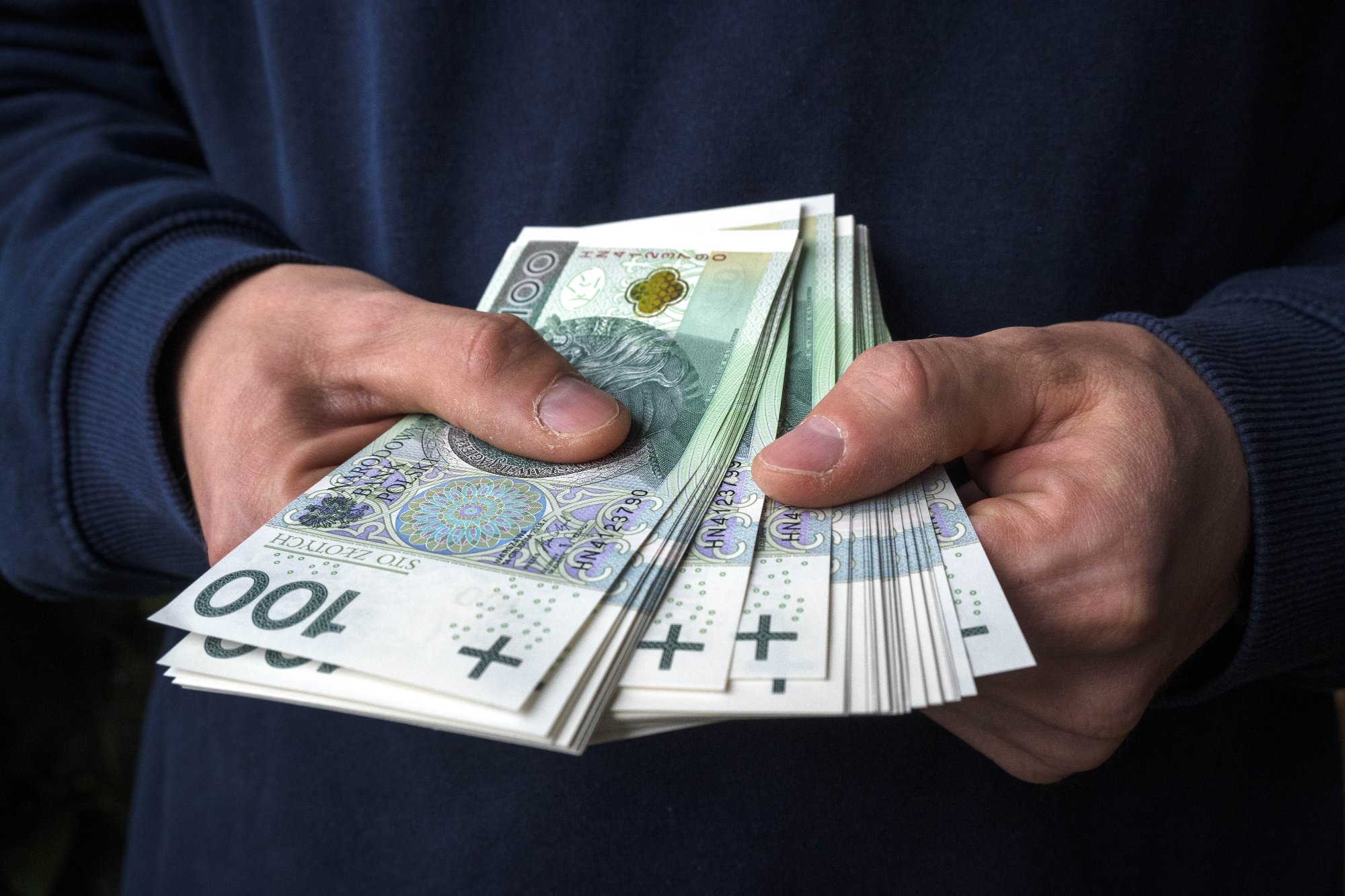 Mały biznes bez zakładania firmy. Działalność nierejestrowana - do 10 813,50 zł przychodu na kwartał w 2026 roku. Co z KSeF, VAT, PIT i składkami ZUS?