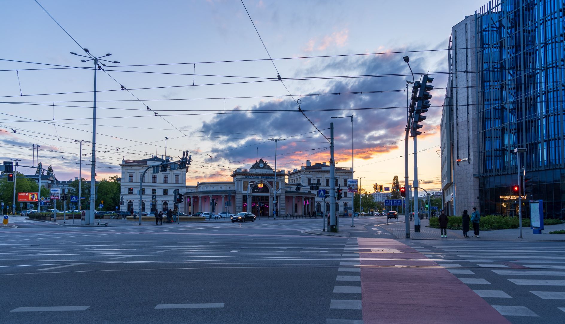 Rząd chce uwolnić grunty, ale reguluje budynek zamiast przestrzeni. Dworzec Świebodzki pokazuje błąd założeń projektu ustawy o odrębnej własności obiektów budowlanych