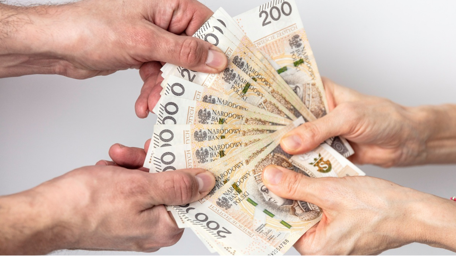 PIT małżonków mówi więcej o zarobkach kobiet w Polsce niż luka płacowa. Czym jest luka dochodowa?