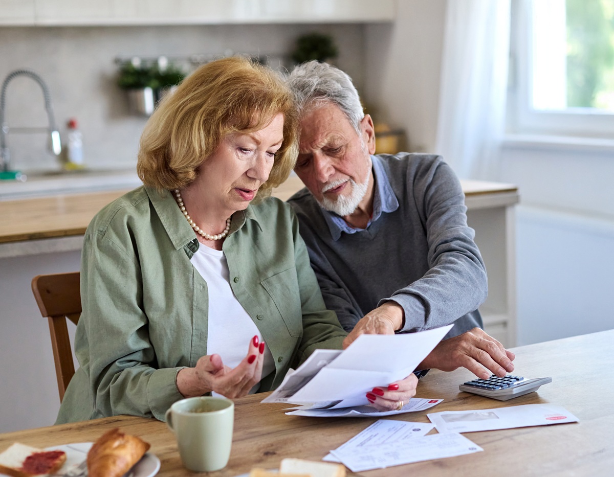 Za co seniorzy nie muszą płacić? Przykłady dla osób 60+, 65+, 70+ i 75+