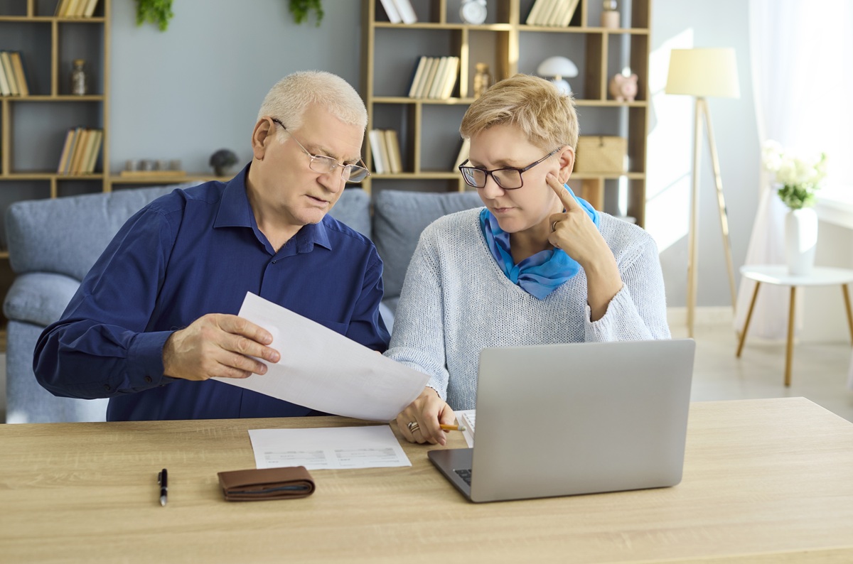 Za co senior nie musi płacić? Przykłady dla osób w wieku 60+, 65+, 70+ i 75+