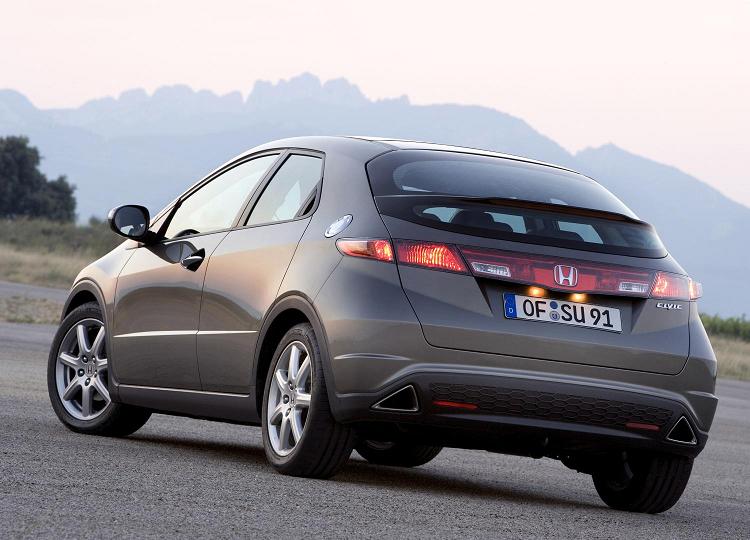 Używana Honda Civic VIII opinie (hatchback) Infor.pl