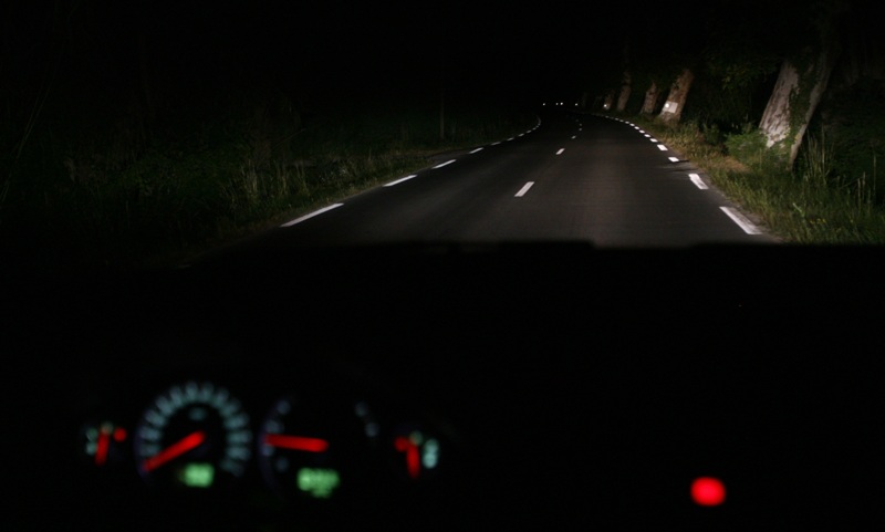Jazda samochodem w nocy Szkoły Auto ŠKODA Ograniczona